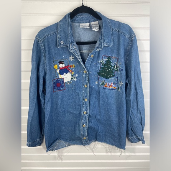 Bobbie Brooks Tops - Bobbie Brooks Blue Denim Vintage Embroidered Christmas Top Women’s EUC